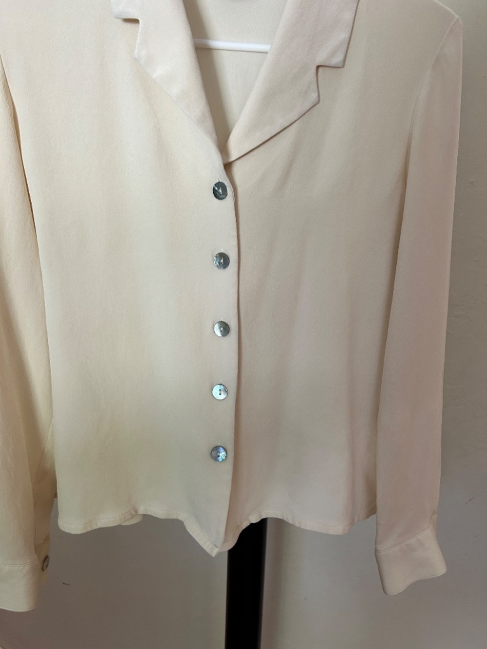 100% Silk Wrinkle Resistant Button-up Long Sleeve Soft White Ivory Shirt - Picture 4 of 15